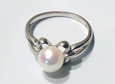 Mikimoto 14k Weißgold Akoya 7mm Perlen Ringgröße 5,5 strahlender Glanz Blattmotiv
