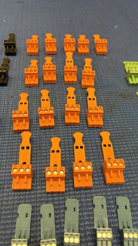 Electronic Connectors (Qty 39) - Picture 4 of 5