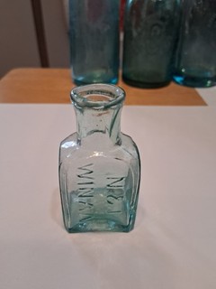 SCARCE 1850'S OPEN PONTIL N & I WINANS BEARS OIL