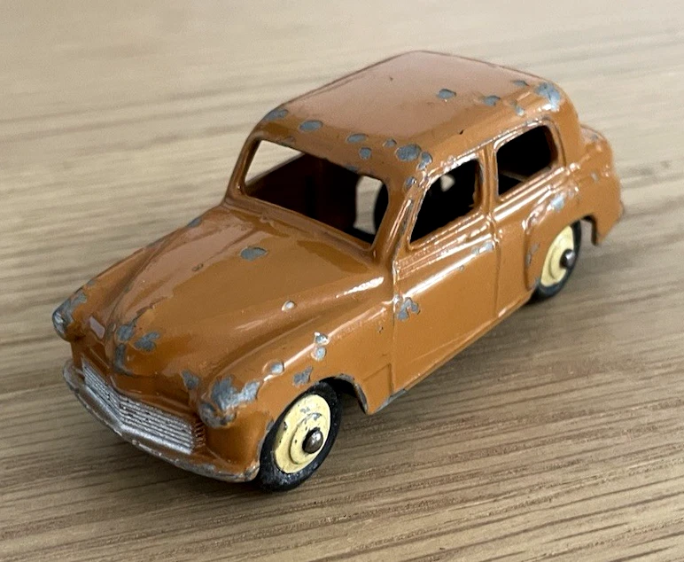 DINKY TOYS voiture Hillman Minx bicolore N° 154 Réf F194