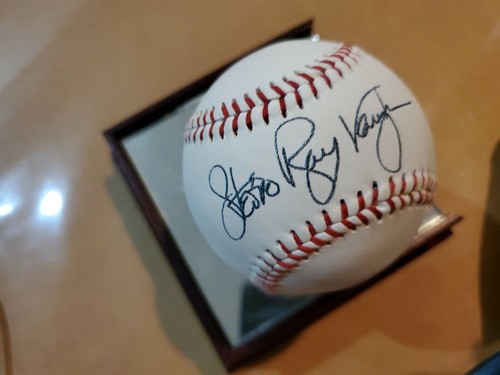 Stevie Ray Vaughan Signed Replica Ball. OUR BALLS ARE MADE FOR MUSEUMS! - Picture 5 of 5