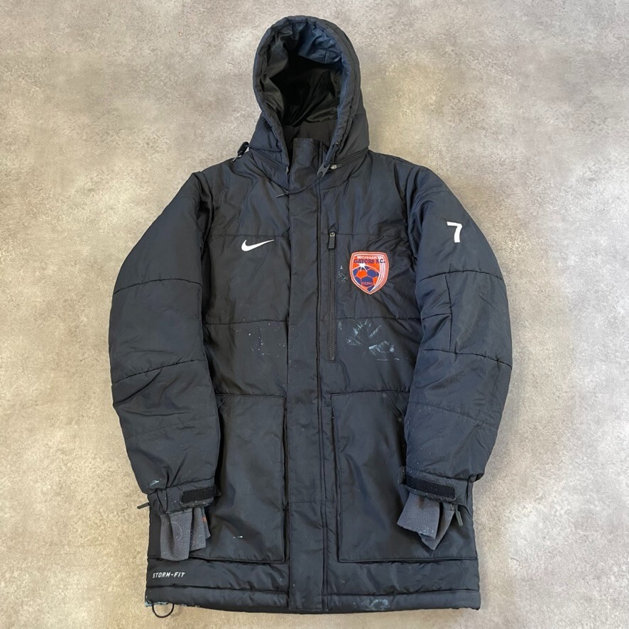 SACAI X NIKE Nike Puffer Jacket Cappotto Uomo Piccolo Full Zip Therma Fit Sportivo Imbottito Nero
