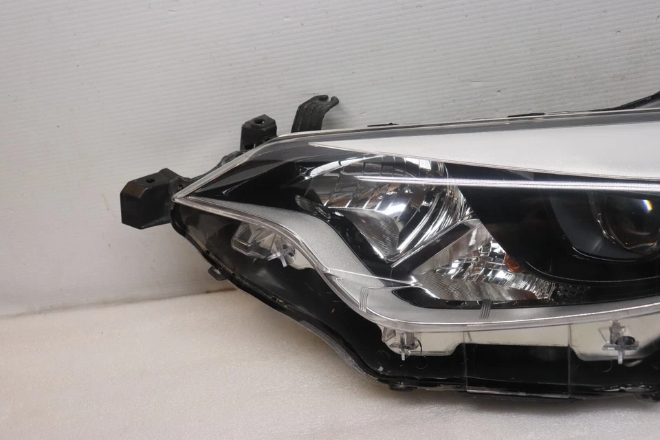 Conjunto de faros TYC CONDUCTOR IZQUIERDO 2014-2016 Toyota Corolla 20-9494-00 Foto 2 de 4