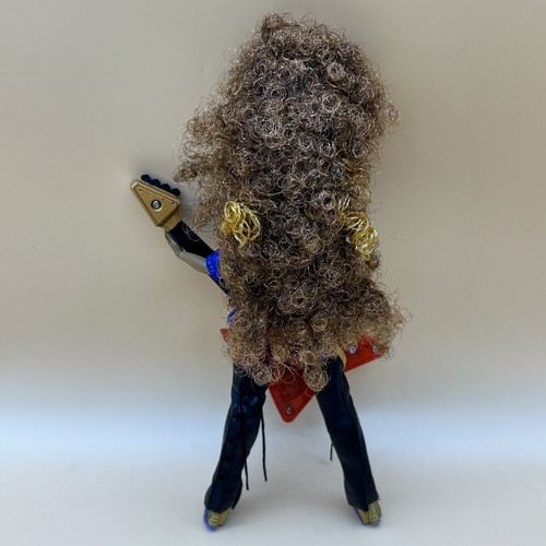 LOL Surprise OMG Music Remix Rock Ferocious Doll With Guitar Belt Outfit Shoes - Picture 2 of 24