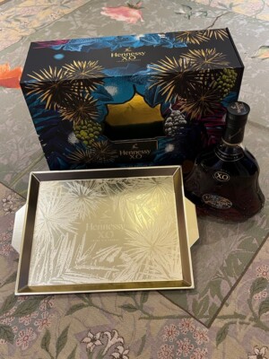 X.O. HENNESSY XO 0,7L  LIMITED EDITION BY JULIEN COLOMBIER + Geschenkbox+Tablett