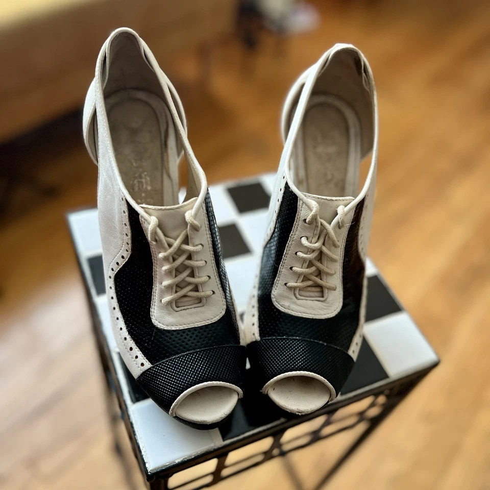 Vintage L.A.M.B. Tacones Peep Toe Foto 3 de 4