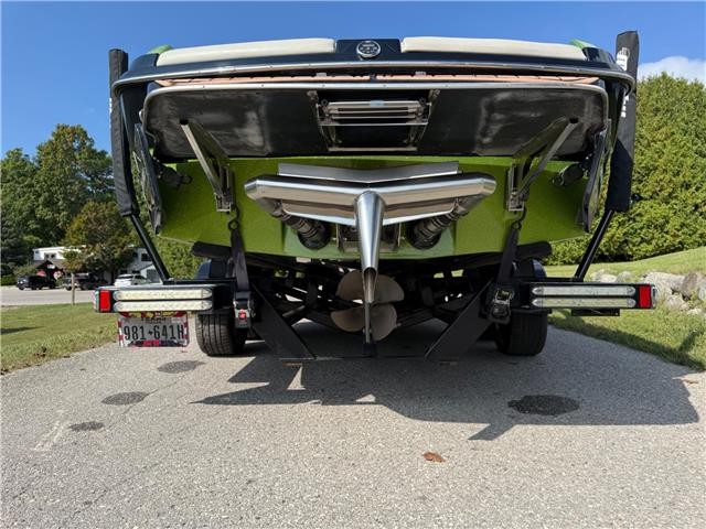 2015 Malibu Wakesetter 23 LSV  Black