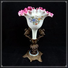 VASE SOLIFLORE EN OPALINE EMAILLEE LION DE SAINT MARC NAPOLEON