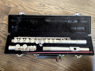 Gemeinhardt 50 series 52SP silver plated flute serial# M43914