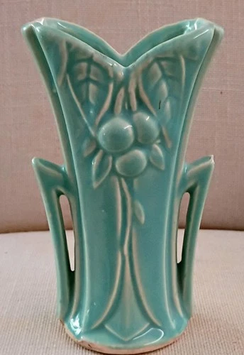 VINTAGE  MCCOY POTTERY LEAVES & BERRIES VASE