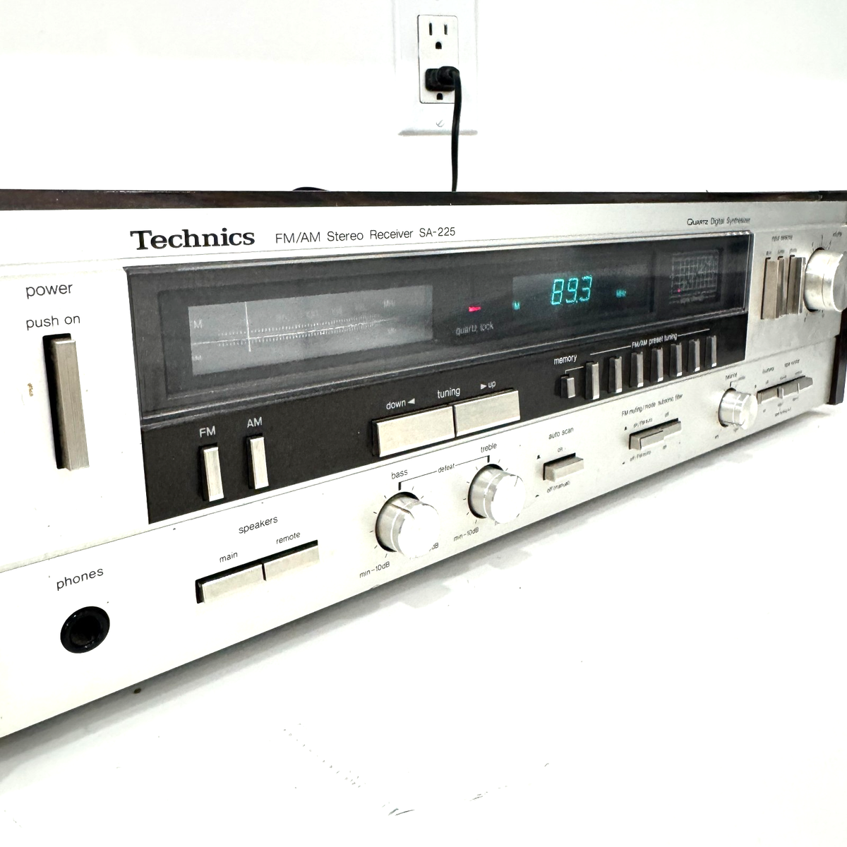 Technics SA-225 Stereo Receiver Quartz Digital Synthesizer AM/FM