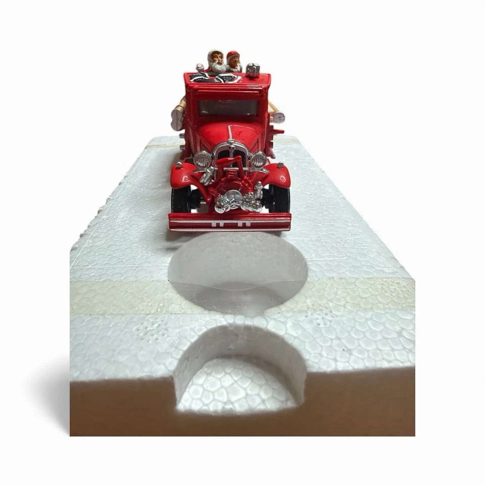 Matchbox Models of Yesteryear 1997 Ford AA Santa's Fire Engine YSC04-M - Image 3 of 4