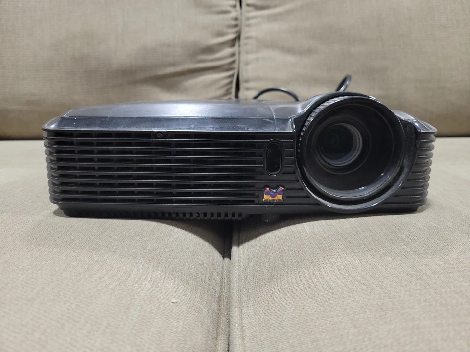 ViewSonic PJD5233 DLP Projector 2700 ANSI Lumens HDMI 1080p HD 120 Hz 3D-Ready - Image 2 of 4