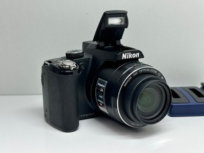 Nikon COOLPIX P90 Digitalkamera Kamera schwarz 12.1 MP (+ neuer  ) BLITZBEREIT 