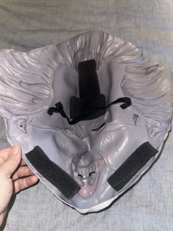 Rubies Pennywise Clown Half Mask  and neck ruffle Adult IT! Halloween  - Image 3 of 4