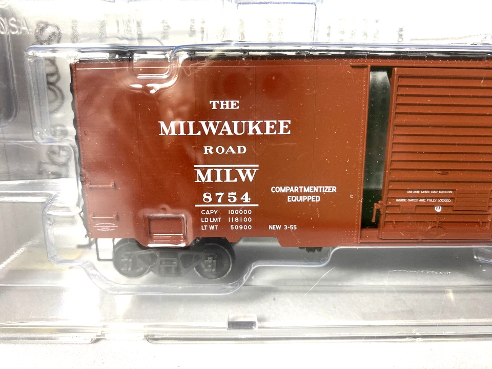 Kadee Cars HO Scale#4931 40'PS-1 Boxcar 7'Door Milwaukee Rd #8754 Sealed in box - Image 2 of 4
