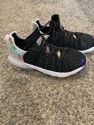 Lebron James Shoes Size Youth excellent condition Women's