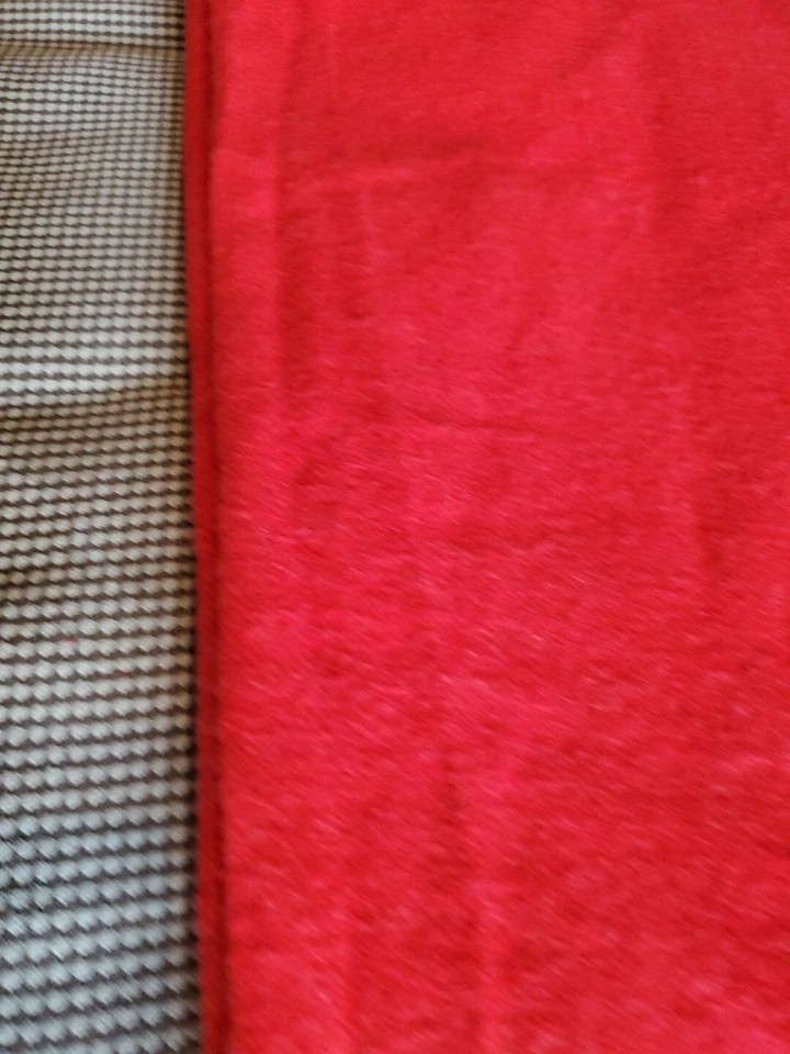 Vintage Sewing Fabric Unbranded Red Cotton Flannel 2.5ydsX36" - Image 2 of 4