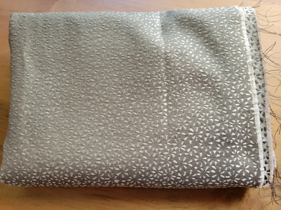 Tela reversible vintage plateada y gris floral a lunares 1 pieza 54" de ancho x 1 yarda Foto 3 de 4