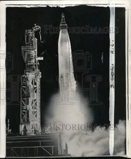 1959 Press Photo Atlas missile with Mercury capsule launches, Cape Canaveral, FL