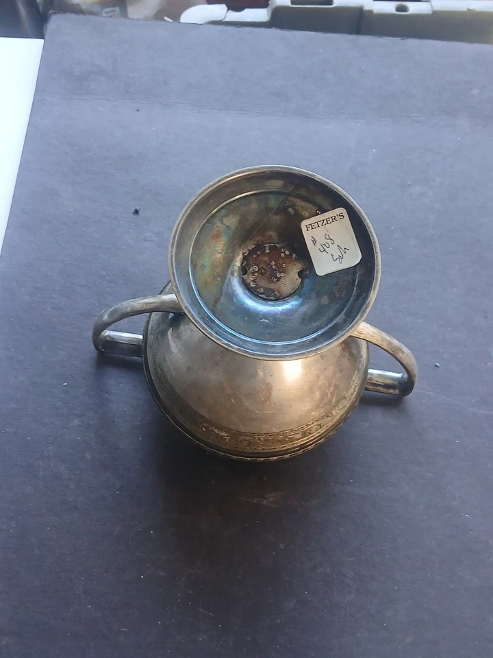 Taza trofeo placa plata vintage asas dobles grande grabada floral Foto 3 de 3