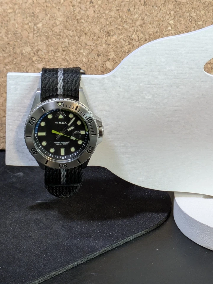 Кварцевые мужские часы Timex Expedition North Anchorage черный циферблат TW2W41700 - Изображение 2 из 4