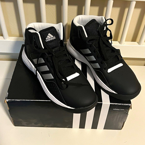 Tenis Adidas Cloudfoam de media caña con cordones, color negro/blanco/gris
