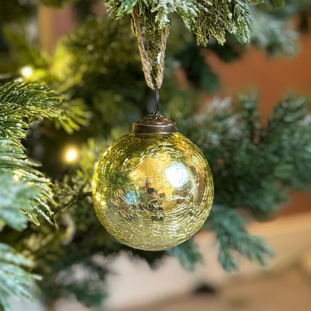 Gold Crackle Glass Round Christmas Bauble 7x7x7cm