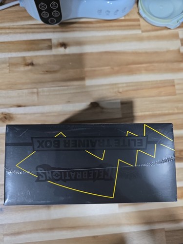Pokémon TCG: 25th Anniversary Celebrations Elite Trainer Box (2021)