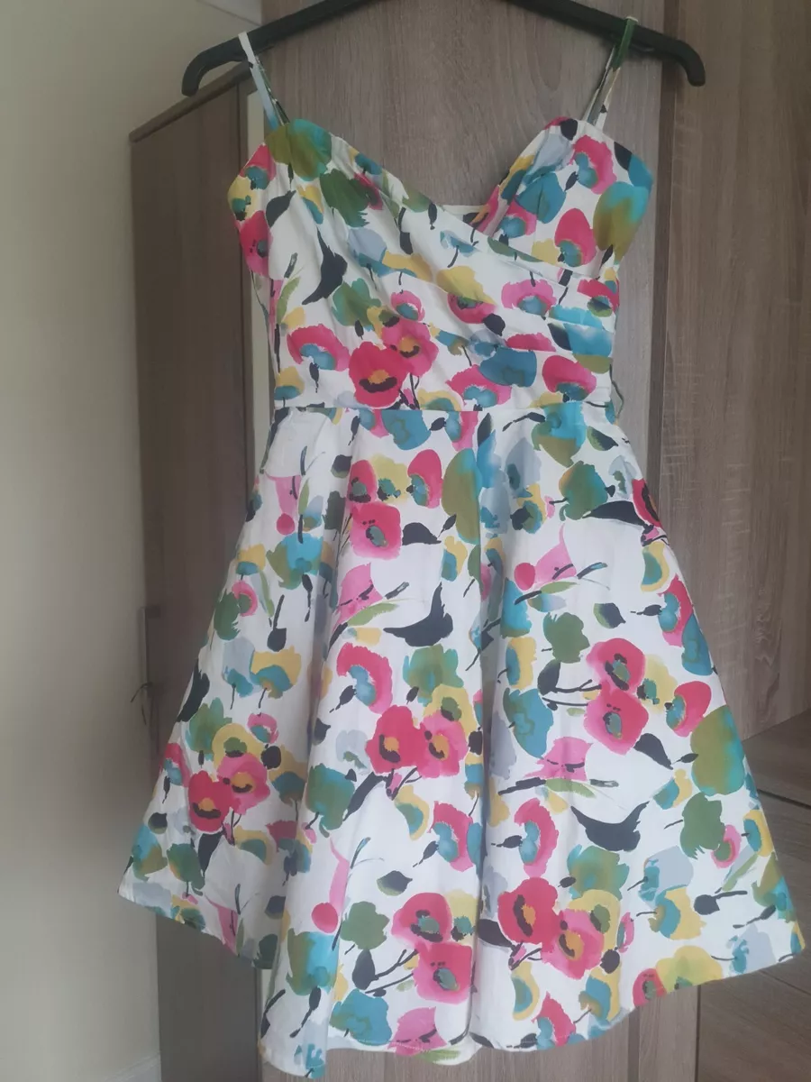 Quiz tea dress 2025
