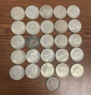 Lot (x26) XF/AU 1964 Kennedy Half Dollar Roll 90% Silver $13 Face |5607