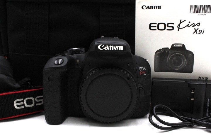 Canon EOS Kiss X9i DSLR Camera Body w/ Camera Bag - Excellent