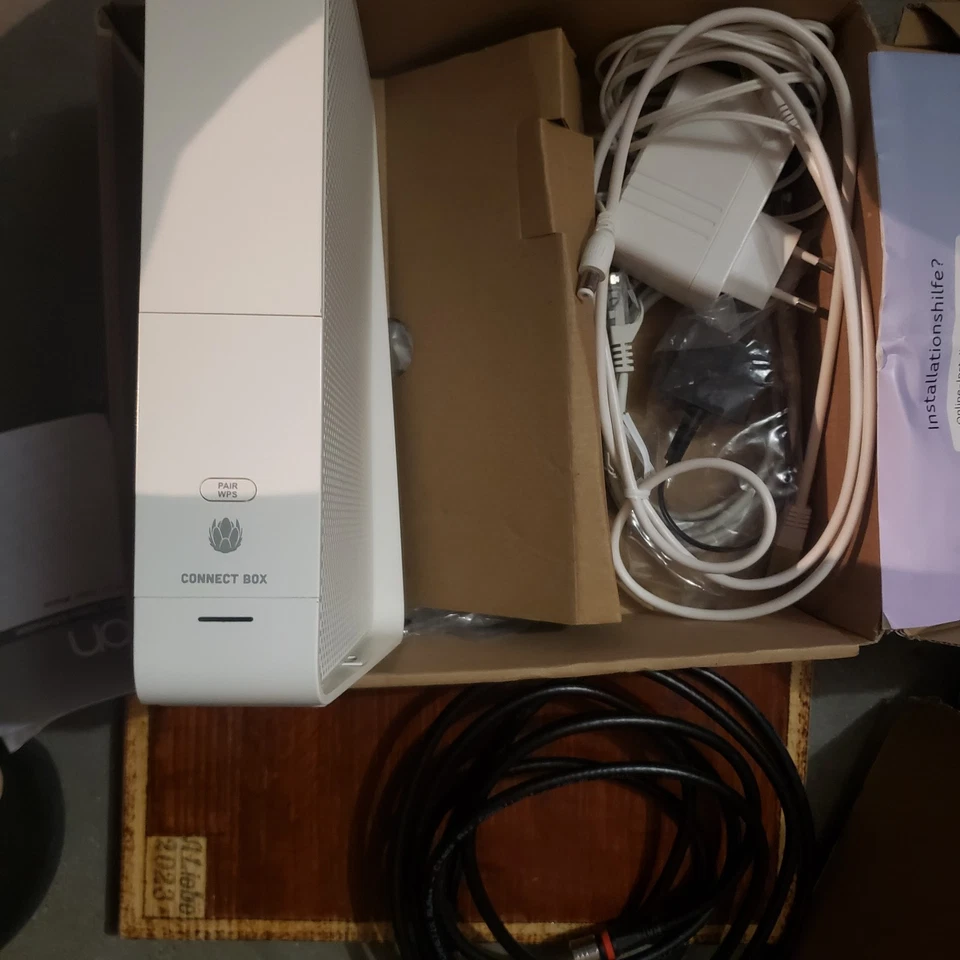 Unitymedia Connect Box cbn CH7465LG-LC WLAN Router Modem weiß + Netzteil in OVP - Bild 2 von 4