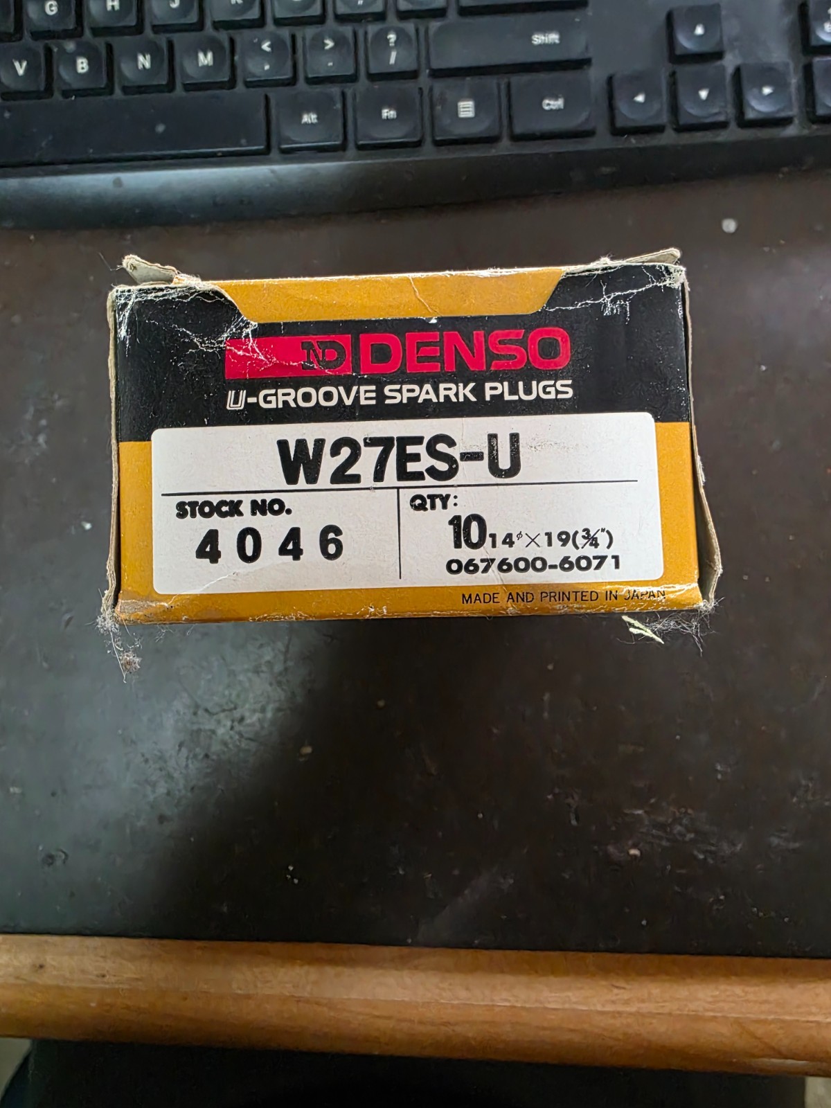Denso W27ES-U spark plugs box of 10 #4046