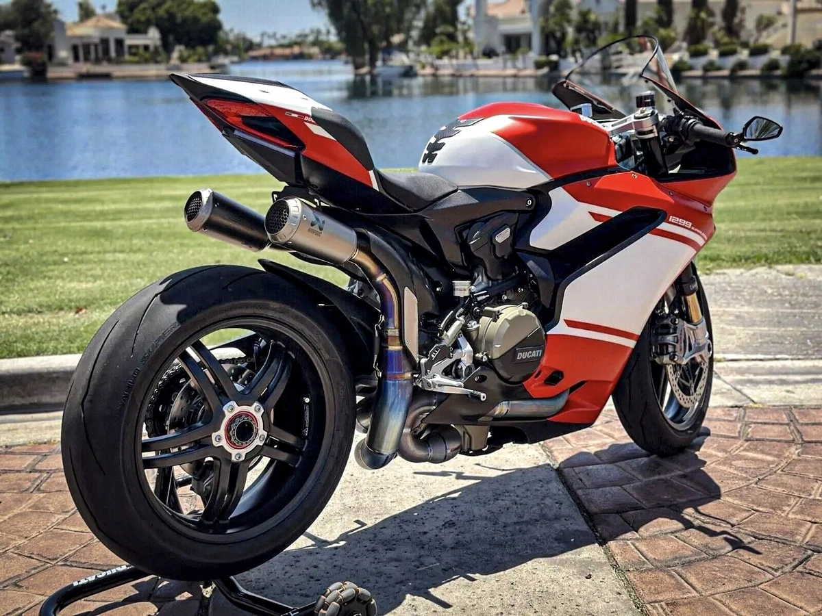 2017 Ducati 1299 SuperLeggera - right rear profile
