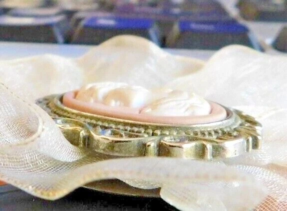 ANTICA SPILLA  CON CAMMEO  - Immagine 3 di 3