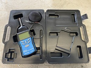 AOPUTTRIVER Digital Sound Level Meter AP-882A Handheld Decibel Noise Measurement