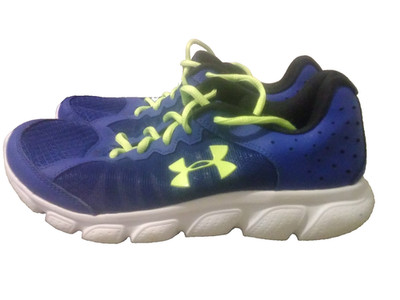 Under Armour MICRO G ASSERT 6 Shoe size 6 youth