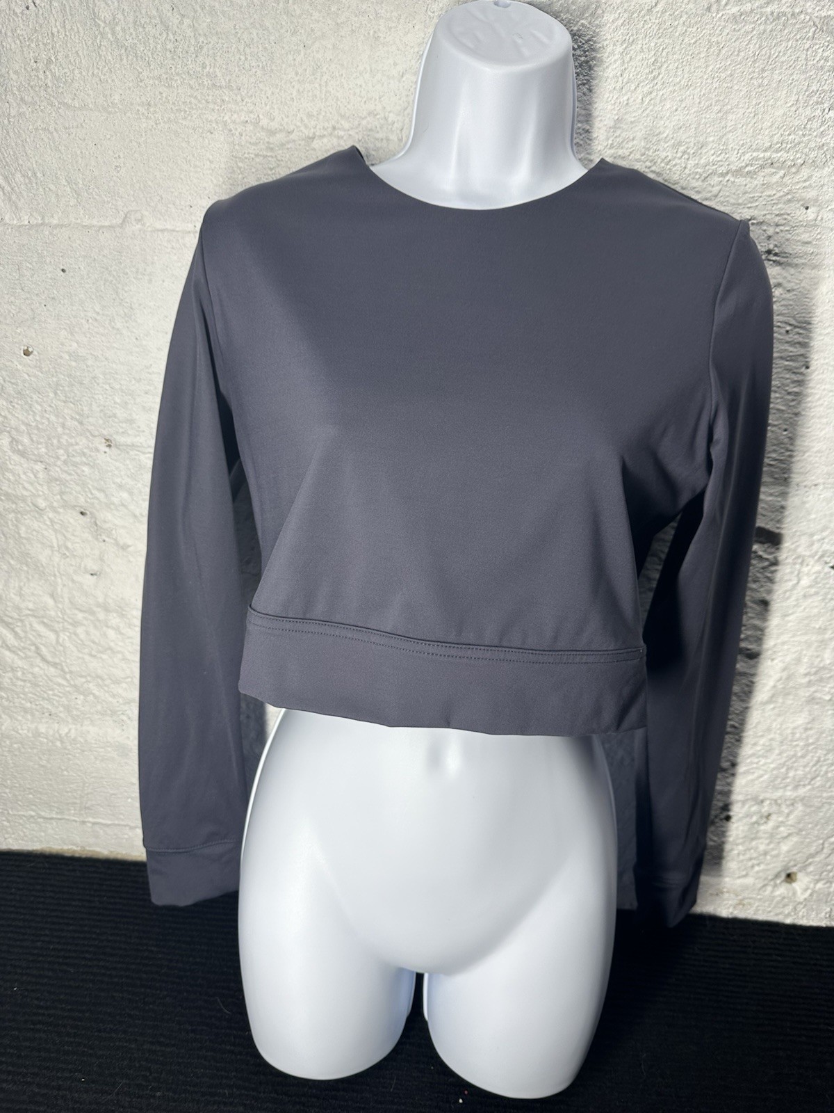Banana Republic womens medium crop top - stylish & fitted