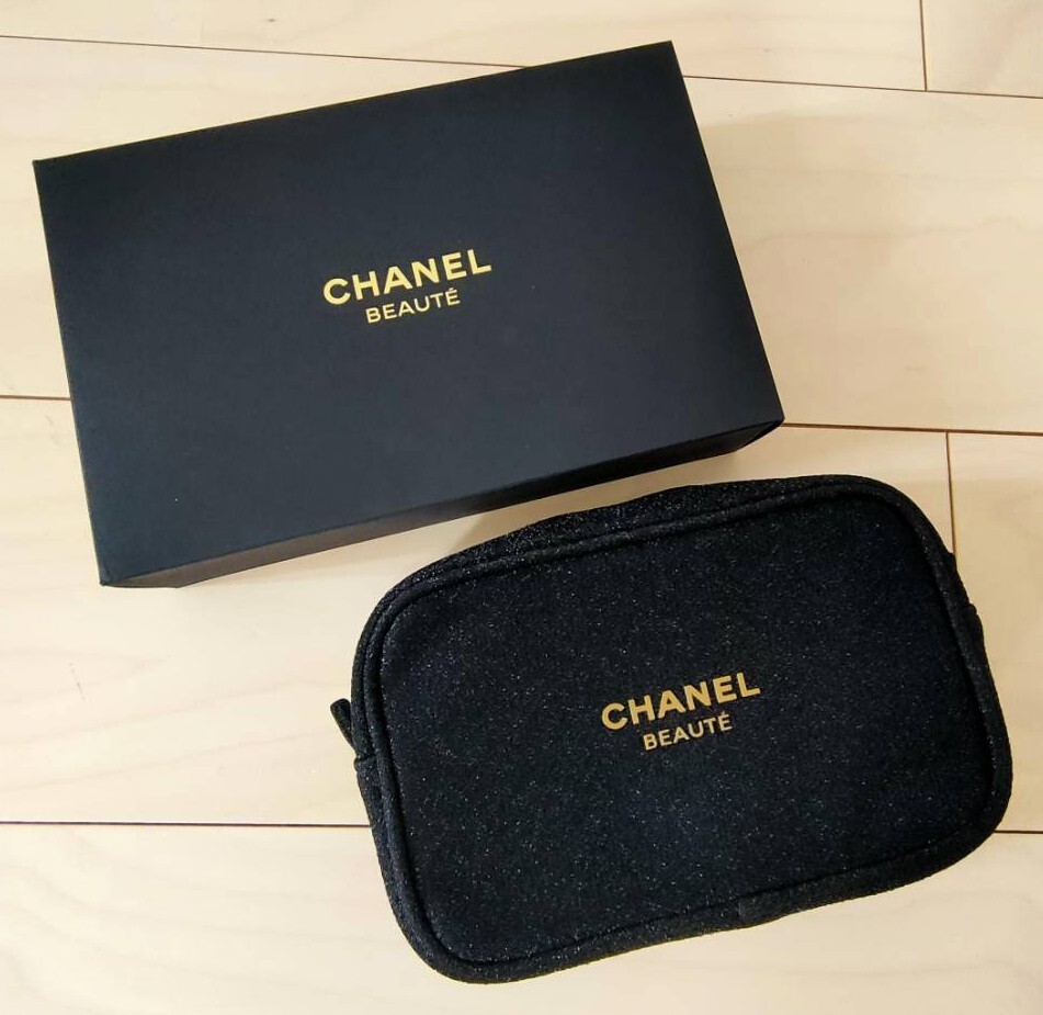 K*E様 CHANEL BEAUTE グリッターポーチ 新品・未使用 s-l1200.jpg