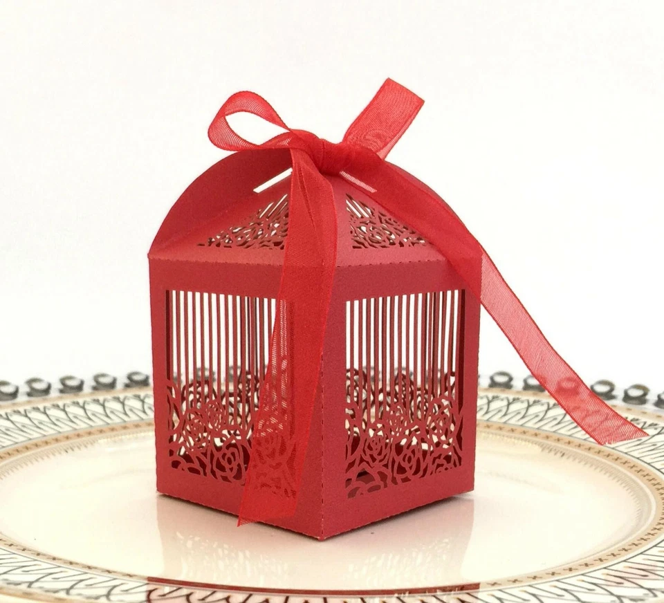 Cajas de caramelos huecas con flores de rosa cortadas con láser 100 piezas favor de boda Foto 2 de 4