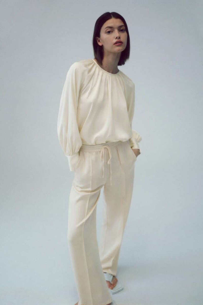 【Peytonさま専用】Uhr New  Pants ホワイト Peytonさま専用】Uhr New Pants ホワイト Peytonさま専用】Uhr
