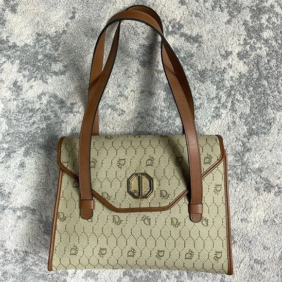 Sac bandoulière vintage Christian Dior à rabat en nid d'abeille beige créateur