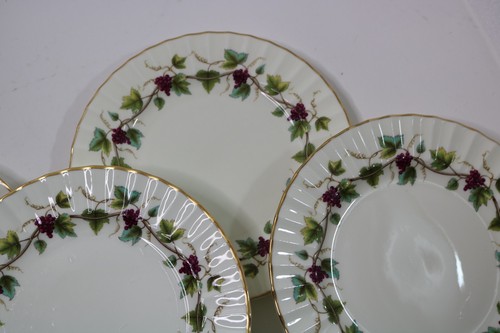 6 Royal Worcester Bacchanal Salad Luncheon Plates Nice!! 8 1/4" Across - Picture 6 of 8