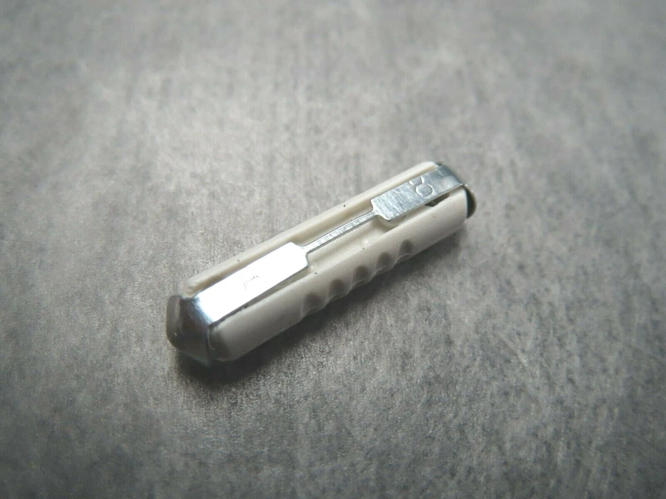 Blanco 8A y Rojo 16A Fusible Audi VW Porsche Hecho en Alemania Paquete de 6 - ¡Envío Rápido! Foto 2 de 4