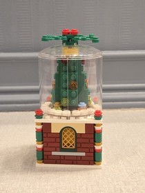 LEGO 40233 Santa Snow Globe Set Christmas Holiday Retired 100% Complete 2016
