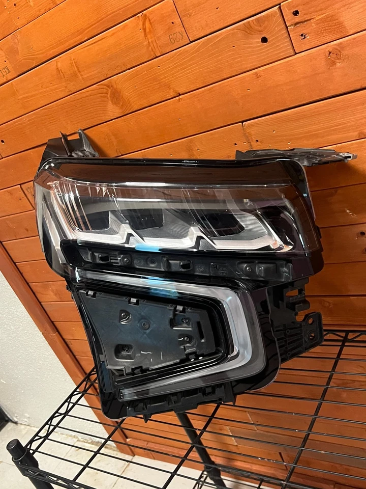 Front Right Headlight for 2021-2023 Chevrolet Tahoe/Suburban OEM 85547099 - Image 2 of 4