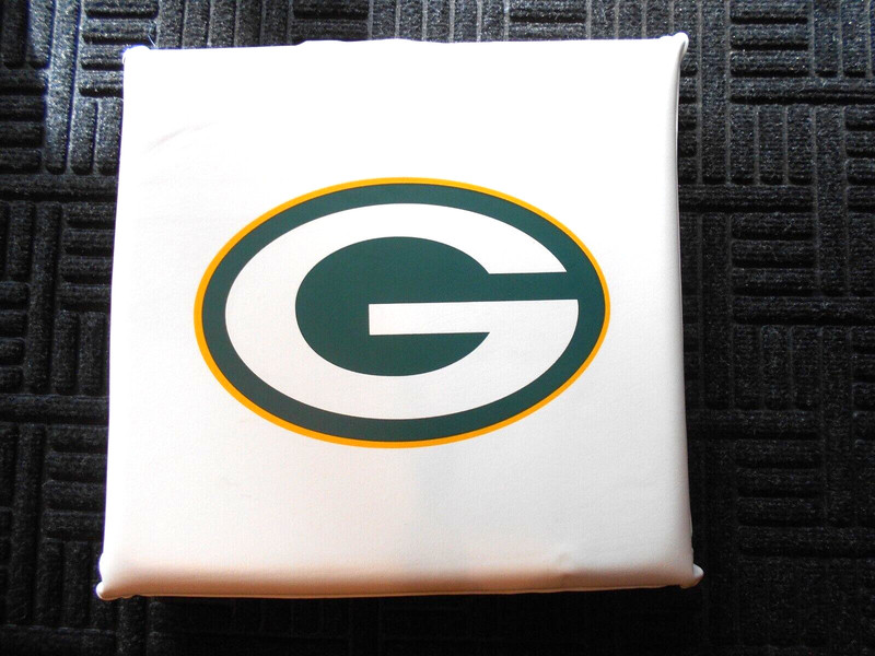 GREEN BAY PACKERS FOAM PADDED STADIUM SEAT WITH HANDLE - 15" X 14.5" X 2"