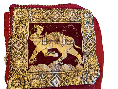 1 set of 5 camel designed zip pillow covers from India