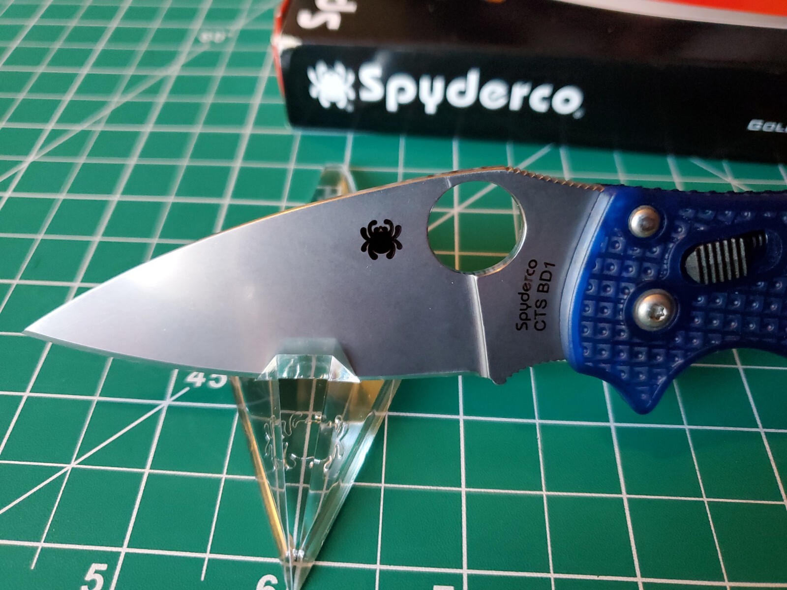 Spyderco Manix 2 Lightweight Folding Pocket Knife CTSBD1 Blade & Blue